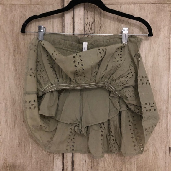 NWT Super Cute!! Smocked Eyelet Skort - Picture 2 of 3